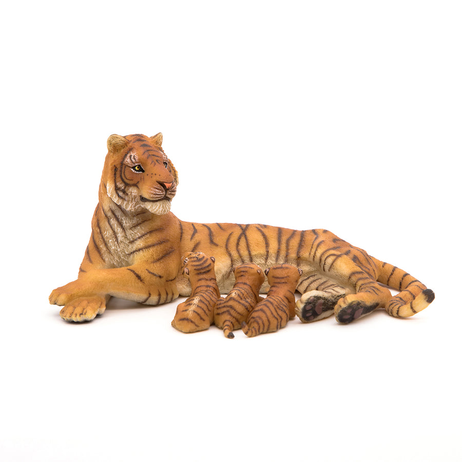 Figurine Tigresse couchée allaitant Papo en PVC, thème félins, Collection Animaux sauvages, jouet éducatif idéal pour enfants et collectionneurs